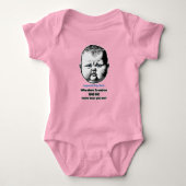 Warum Liebe Oma mir mehr als du? Joke Baby Strampler (Vorderseite)