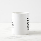 WARUM WÜRDEN SIE EHER ZWEI MÄNNER SEHEN, GUNS.png Kaffeetasse (Mittel)
