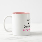 Was an den Großmüttern geschieht, bleibe an den Zweifarbige Tasse (Links)