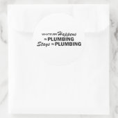 Was auch geschieht - Klempnerei Runder Aufkleber (Tasche)