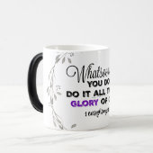 Was auch immer du tust: Ehre Gottes Verse Verwandlungstasse (Vorderseite Links)