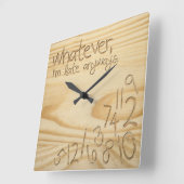 Was auch immer, ich komme sowieso zu spät. Grave W Quadratische Wanduhr (Winkel)