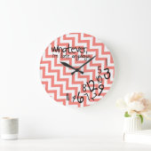 was auch immer - korallenrotes rosa Zickzack Große Wanduhr (Zuhause)