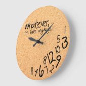 was auch immer mit Korkenhintergrundbeschaffenheit Große Wanduhr (Winkel)