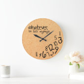 was auch immer mit Korkenhintergrundbeschaffenheit Große Wanduhr (Zuhause)
