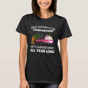 Was auf dem Campingplatz passiert Lustiger Rosa Fl T-Shirt