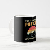 Was auf dem Pontoon-Boot-Segelboot geschieht Kaffeetasse (Vorderseite Links)