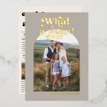 Was für ein Jahr FotoCollage Personalisiert Weihna Folien Feiertagskarte<br><div class="desc">Entpacken Sie die Freude an gepflegten Erinnerungen mit unserer "What a Year Foto Collage Personalisiert Weihnachtskarte". Feiern Sie die Momente, die Ihr Jahr mit dieser modernen boho-inspirierten Karte, perfekt, um Ihre Familiennachrichten zu teilen. Mit Sorgfalt entworfen, lasse Ihnen diese herunterladbare Urlaubskarte eine atemberaubende Collage aus mehreren Fotos, die die Highlights...</div>
