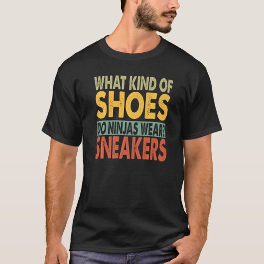Was für Schuhe tragen Ninjas Vater-Witze? T-Shirt (Vorderseite)