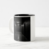 Was ist dieser Ort? Zweifarbige Tasse (Vorderseite Links)