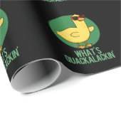 Was ist Quackalackin Funny Duck Pun Dark BG? Geschenkpapier (Rolleneckpunkt)