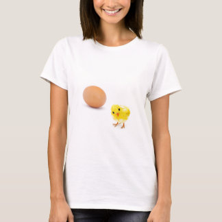 was kam zuerst das Huhn oder das Ei? T-Shirt