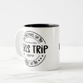 Was passiert auf Girls Trip Custom Girls Weekend Zweifarbige Tasse (Vorderseite Links)