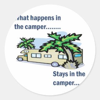 Was passiert im Camper, bleibe im Campingplatz Runder Aufkleber