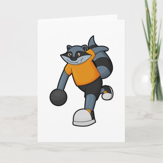 Waschbär beim Bowling mit Bowlingkugel Karte (Vorderseite)
