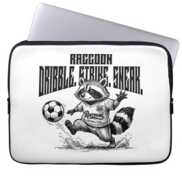 "Waschbär-Fußballstar - Dribbel-Strike-Schleich " Laptopschutzhülle