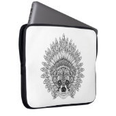 Waschbär in mit Federn versehenem Laptopschutzhülle (Vorne Rechts)