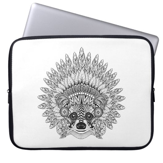 Waschbär in mit Federn versehenem Laptopschutzhülle (Vorderseite)