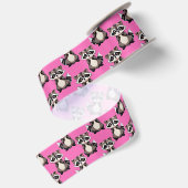 Waschbär-Muster-Design Rosa Satinband (Rückseite)