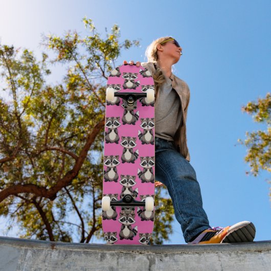 Waschbär-Muster-Design Rosa Skateboard (Außen 1)