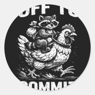 Waschbär reitet Huhn, um Softwareentwickler zu wer Runder Aufkleber