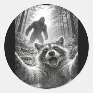 Waschbär Selfie mit Bigfoot Sasquatch Lustig Runder Aufkleber