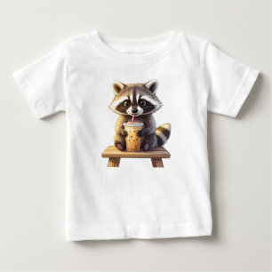 Waschbär trinkt Eiskaffee Baby T-shirt