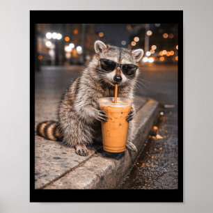 Waschbär trinkt Eiskaffee Meme lustiges Tier für Poster