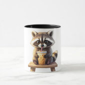 Waschbär trinkt Eiskaffee Tasse (Zentrum)
