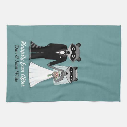 Waschbären, die Braut und Bräutigam mit Handtuch (Horizontal)