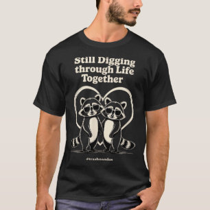 Waschbären graben immer noch gemeinsam durchs Lebe T-Shirt