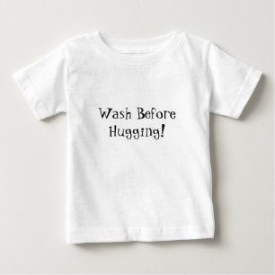 Wäsche bevor dem Umarmen! Baby T-shirt