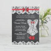 Wäsche-Duschen-Brautparty-Kreide-rote Spitze laden Einladung (Stehend Vorderseite)