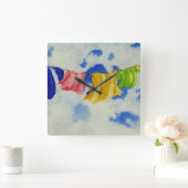 Wäscheleine Art helle, farbige Wäsche Quadratische Wanduhr (Zuhause)