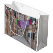 Wäscheleine in Venedig, Italien Große Geschenktüte (Vorderseite Schrägansicht)