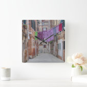 Wäscheleine in Venedig, Italien Quadratische Wanduhr (Zuhause)