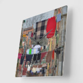 Wäschelinien in Venedig Quadratische Wanduhr (Winkel)