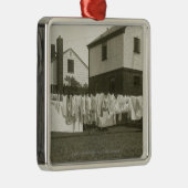 Waschende Linie außerhalb der Häuser Silbernes Ornament (Rechts)