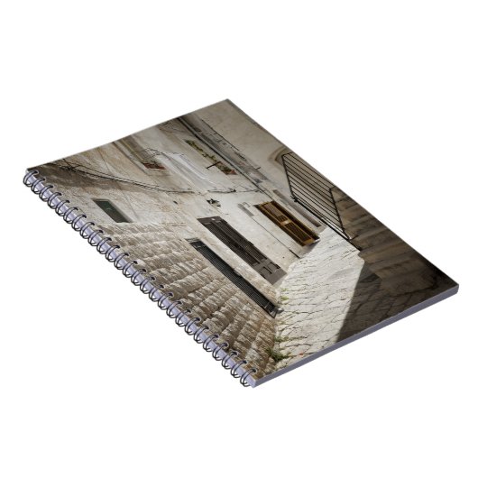 Wäscherei, die hängt, um in einer Gasse in Italien Notizblock (Rechte Seite)