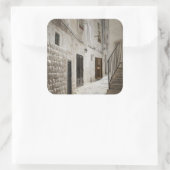 Wäscherei in einer Gasse in Italien zum Trocknen Quadratischer Aufkleber (Tasche)