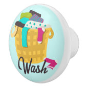 Wäschetrockner gefüllt mit Kleidung Keramikknauf (Rechts)