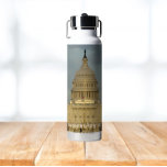 Washington, DC Hauptstadt Gebäude Trinkflasche<br><div class="desc">Behalt deine Getränke heiß oder kalt,  wo immer du hingehst,  mit dieser trendigen,  staubseisolierten Wasserflasche,  die ein Foto des US-Hauptstadt Gebäude in Washington,  D.C. Wählen Sie die Größe und Farbe der Wasserflasche aus.</div>