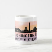 Washington DC Skyline Latitude und Längengrad Kaffeetasse (Mittel)