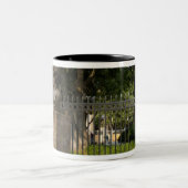 Washington, DC, Statue von George Washington, Zweifarbige Tasse (Mittel)