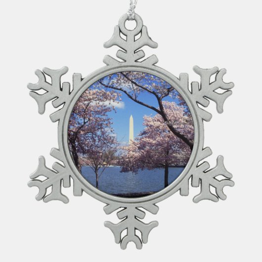 Washington Denkmal durch Kirschblüten Schneeflocken Zinn-Ornament (Vorderseite)