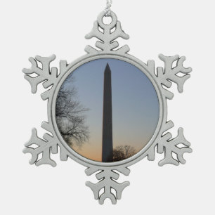 Washington Monument bei Sonnenuntergang in DC Schneeflocken Zinn-Ornament