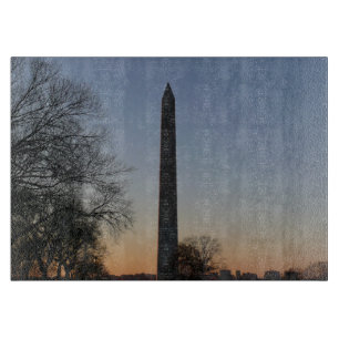 Washington Monument bei Sonnenuntergang in DC Schneidebrett