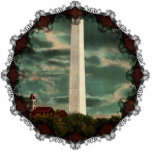 Washington Monument by Night Ornament Fotoskulptur Ornament<br><div class="desc">Diese Vintage Postkarte zeigt das Washington Monument in den 1930er Jahren nachts. Auf diesem wunderschönen Weihnachtsschmuck mit Viktorianischem Filagree Trim.</div>