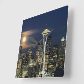 Washington, Seattle, Skyline nachts ab Kerry 1 Quadratische Wanduhr (Winkel)