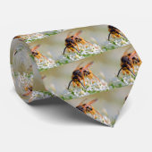 Wasp on white flower krawatte (Gerollt)